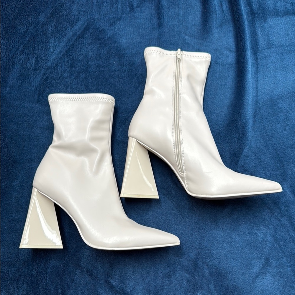 Steve Madden Ankle Boot. Size 9. Cream.